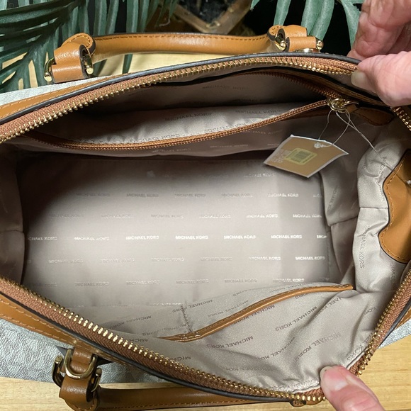 NWT Michael Kors Grayson Vanilla Satchel Tote - Picture 8 of 8